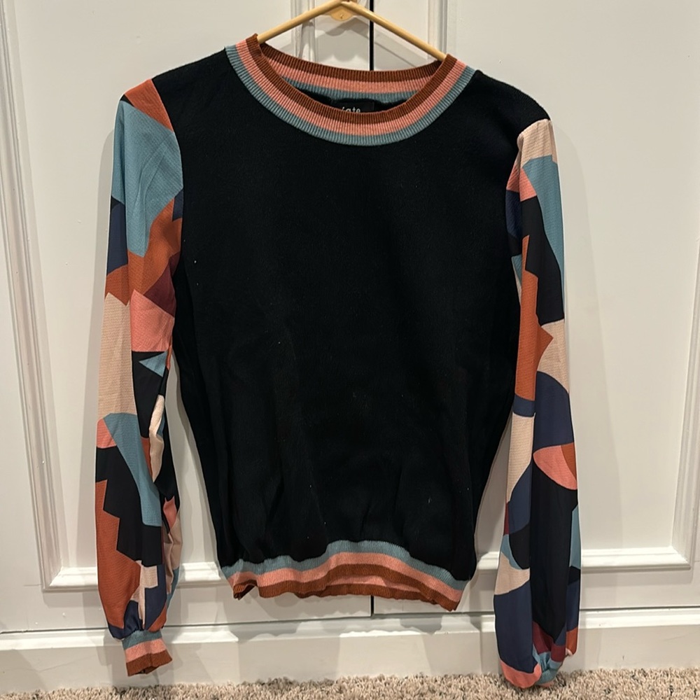 FATE.  Womens Long Sleeve Sweater M Black Colorblock Sleeves.